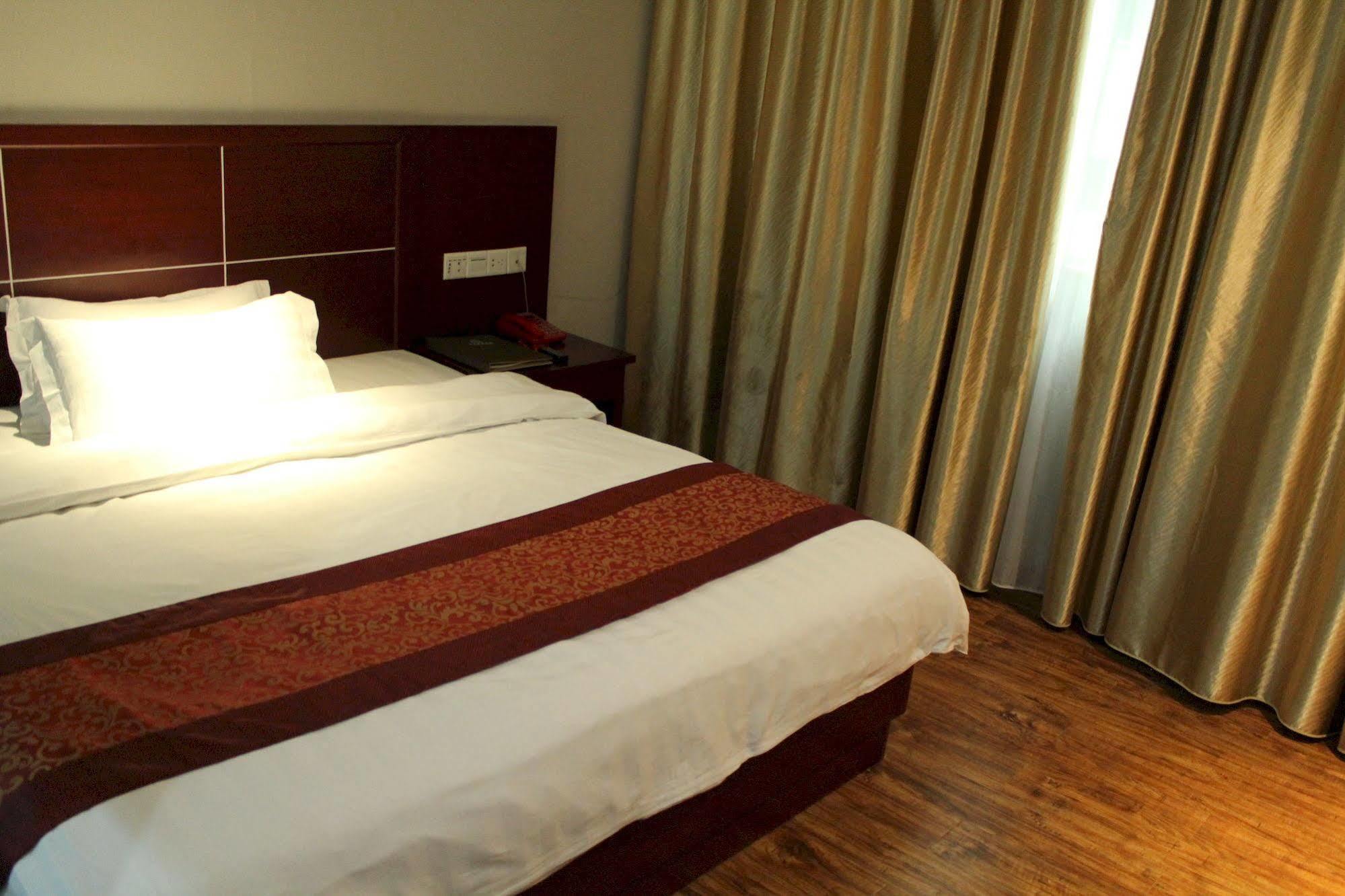 גואנגג'ואו Zhongda Jindu Hotel מראה חיצוני תמונה