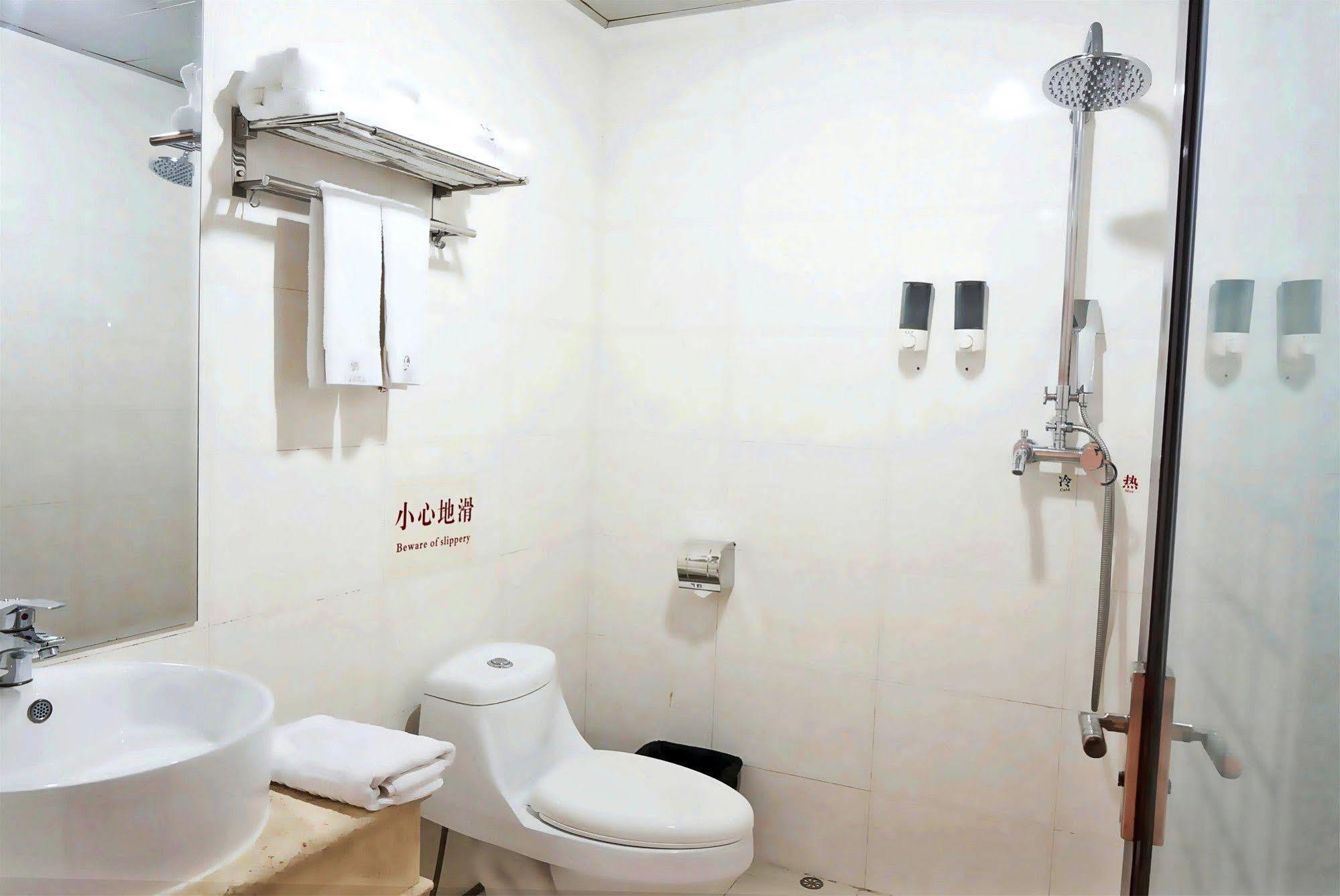 גואנגג'ואו Zhongda Jindu Hotel מראה חיצוני תמונה
